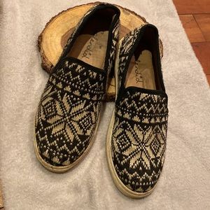 Splendid Snowflake Knit Sweater Slip On Sneakers
7.5